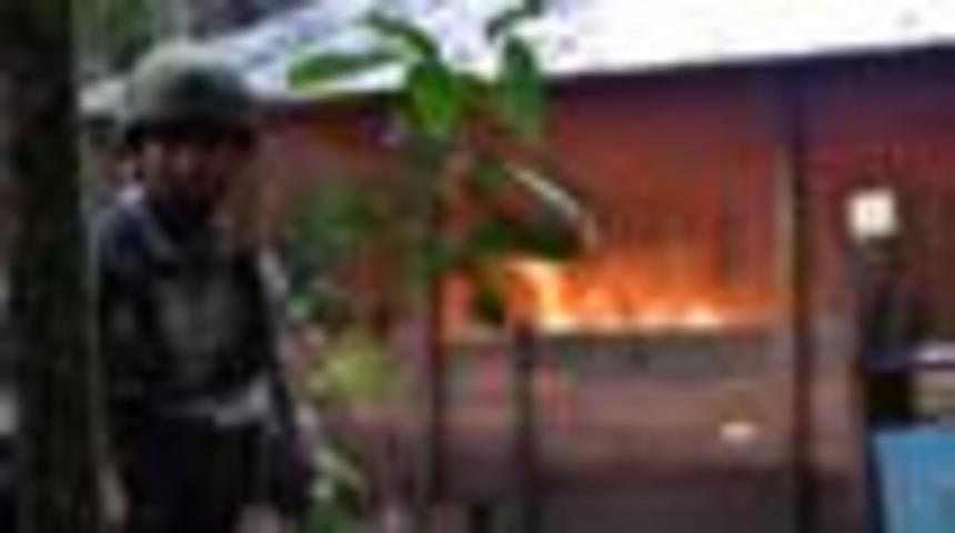 Kolombiya kokain laboratuvarlarını vurdu