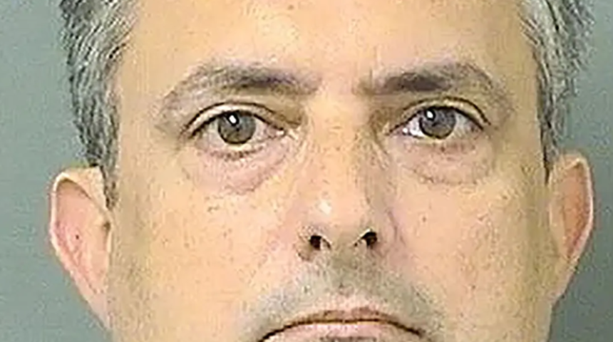 16 yaşındaki öğrencisiyle ilişki yaşamakla suçlanmıştı! Aşk itirafının ifşa edilmesinden sonra not bırakarak intihar etti