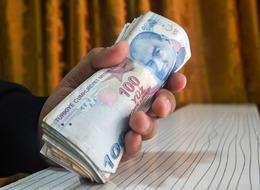 En düşük emekli maaşından kamu görevlisi ikramiyelerine... Meclis milyonlarca kişiyi ilgilendiren kararları peş peşe aldı: Her ay 641 lira ek ödeme yapılacak