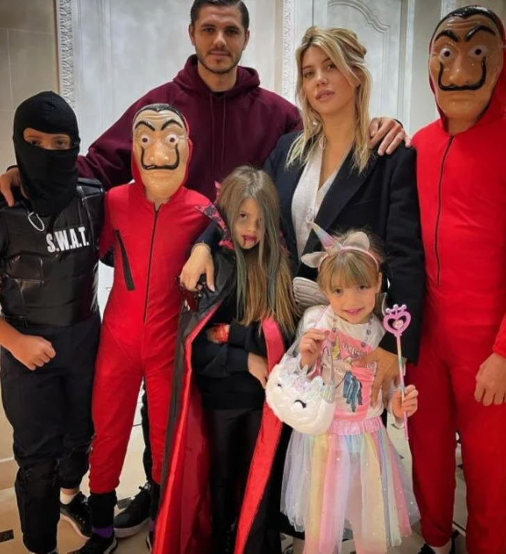 Galatasaray'ın yıldızı Mauro Icardi mahalleye indi, Cadılar Bayramı'nı komşularıyla kutladı! G3