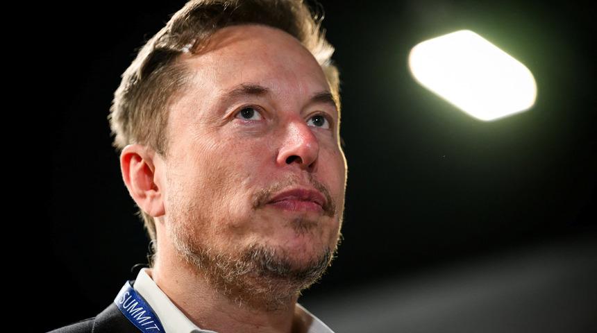 Elon Musk adeta uyardı! Onu işaret edip "en acil varoluşsal risk" dedi: "İlk kez en akıllı insandan bile daha akıllı olacak bir şeyle karşı karşıyayız"