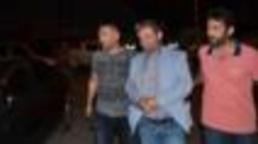 Zaman gazetesi eski yazarı M&uuml;mtazer T&uuml;rk&ouml;ne tutuklandı