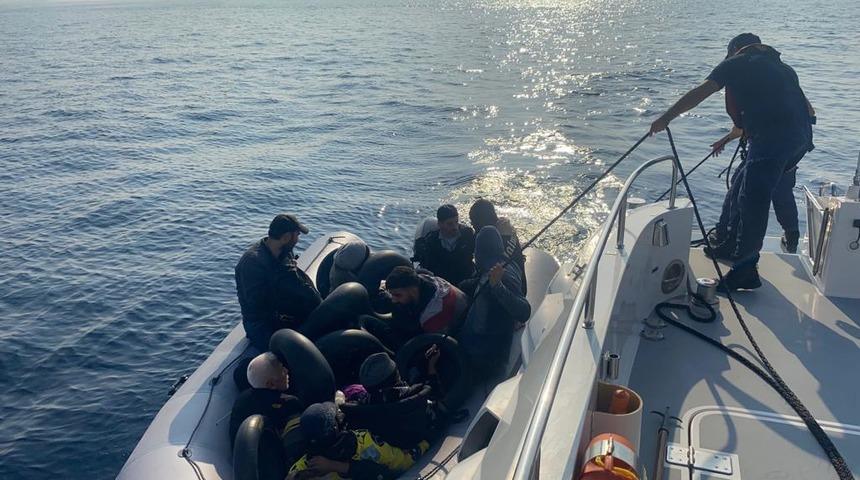 İzmir açıklarında 41 düzensiz göçmen kurtarıldı, 62 göçmen yakalandı