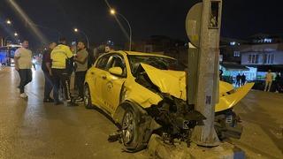 Bursa'da taksi ile motosiklet çarpıştı, 6 kişi yaralandı