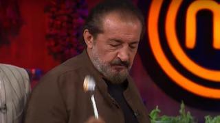 MasterChef'te gergin anlar! Mehmet Şef sinirden kaşık fırlattı! Bundan sonra sizin bir açığınızı görürsem yandınız!