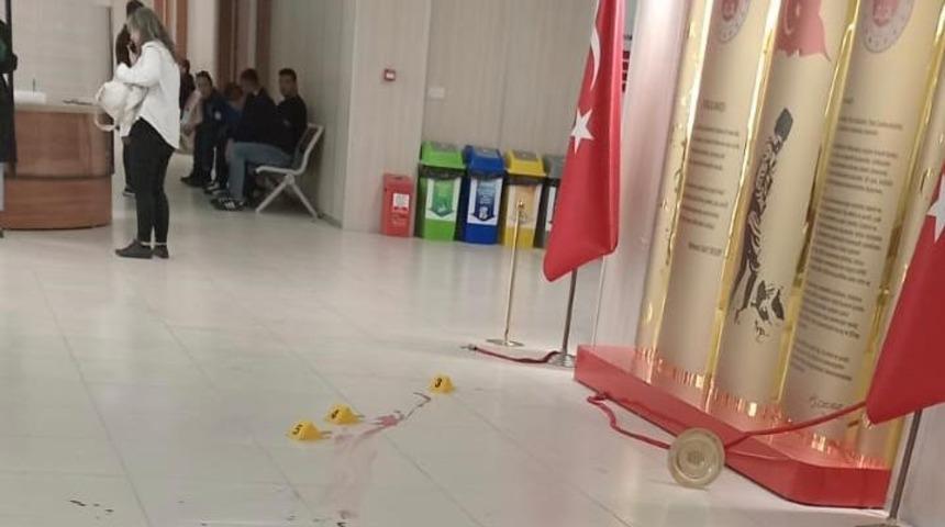 Adliyede vahşet! Dava öncesi defalarca bıçakladı