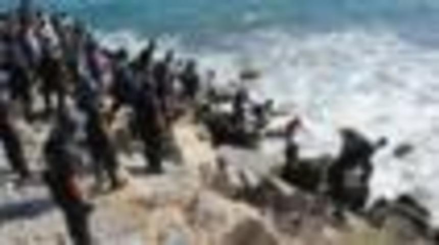 Y&uuml;zerek Fransa'ya ge&ccedil;en g&ouml;&ccedil;menler İtalya'ya geri g&ouml;nderildi