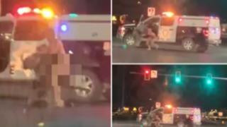 Çıplak bir şekilde sokak dolaşıyordu! Kendisine müdahale etmek isteyen polisin aracını çalıp kaçtı... Ortalığı birbirine kattı