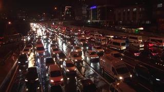 Son dakika: İstanbul'u şiddetli yağış vurdu! Trafik durma noktasına geldi  