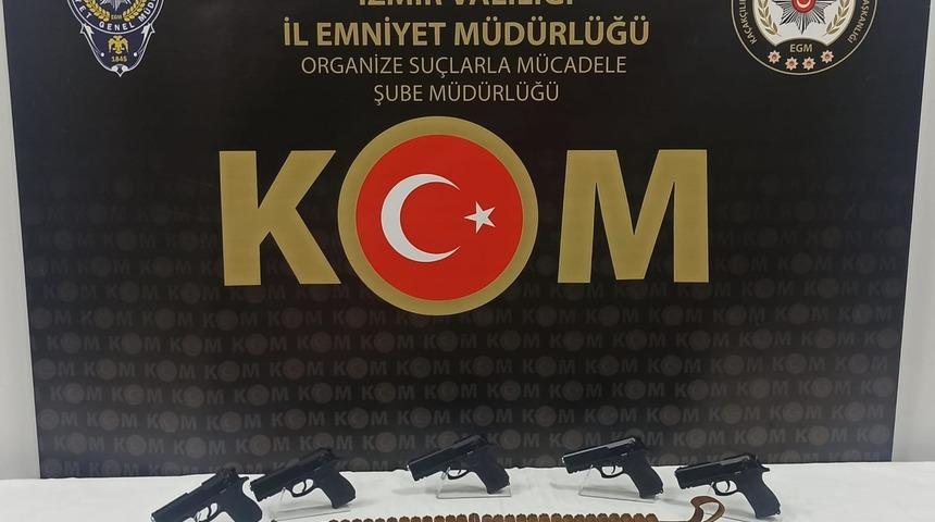 İzmir'de silah kaçaklığı operasyonunda 1 şüpheli tutuklandı