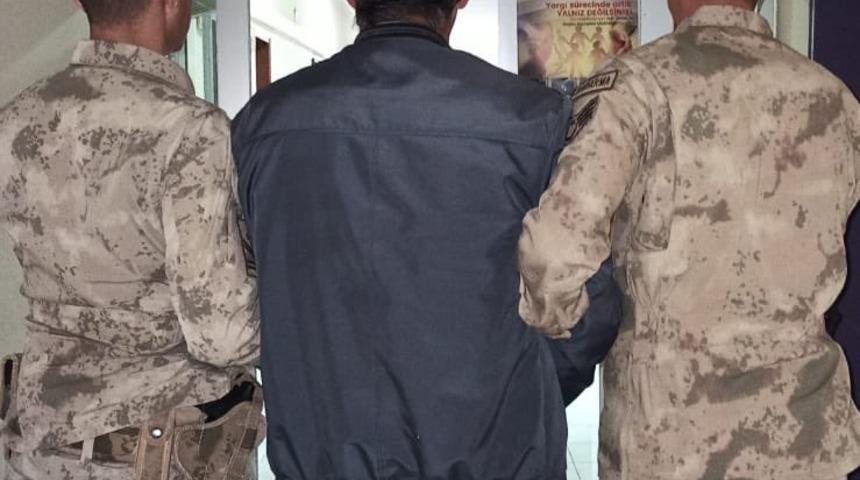 Hakkari'de ülkeye yasa dışı yollarla girmeye çalışan İranlılara yardımcı olan kişi yakalandı