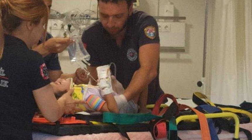 Ortaca'da ikinci kattan d&uuml;şen minik kız hastanelik oldu