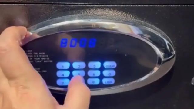 Otel kasalarına güvenmemelisiniz dedi! Paylaşımı sosyal medyada gündem yaratmayı başardı... Bu yöntemle açılıyormuş