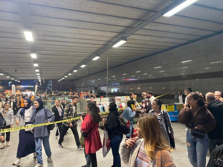Son dakika: Mecidiyeköy metrobüs durağı şüpheli paket nedeniyle boşaltıldı