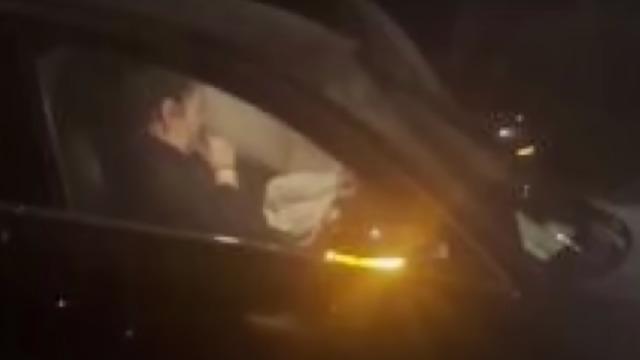 Amerikalı siyasetçi alkollü araç kullanma şüphesiyle tutuklandı! Park halindeki araca çarptı... Savunması şaşırttı: Hapşırdığım için aracın kontrolünü kaybettim