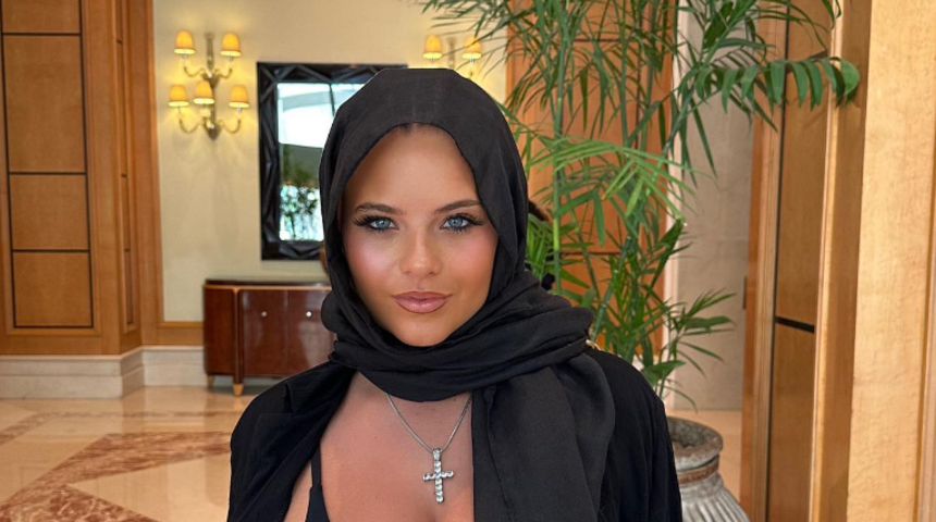 Sosyal medya fenomeni Apollonia Llewellyn yaz arşivini açtı! Altındaki iç çamaşırına benzetilince yorum yağdı