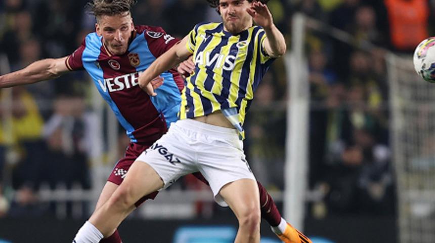 Haftanın en kritik maçında Fenerbahçe ile Trabzonspor karşı karşıya! İsmail Kartal'ın merakla beklenen stoper tercihi belli oldu...