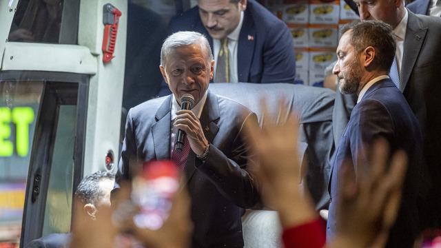 Son dakika! Cumhurbaşkanı Erdoğan'dan yerel seçim mesajı: Ev ev dolaşarak partimize kazandırın