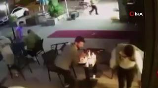 Yer: İstanbul! Vatandaşlar panikle ayağa kalktı, sandalyeler adeta uçarak devrildi