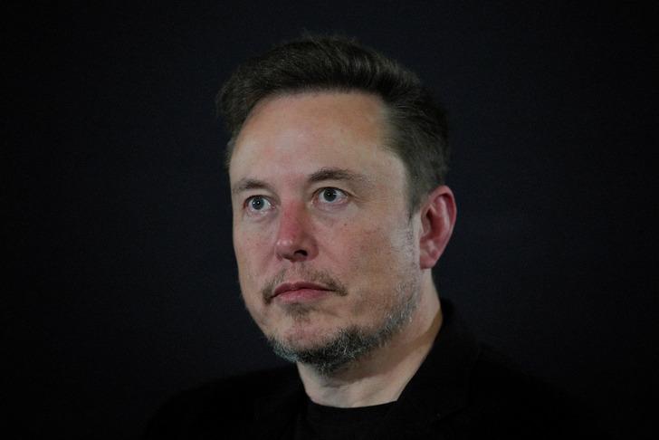 Elon Musk'ın yapay zeka şirketi xAI'den ChatGPT'ye çok konuşulacak rakip: Grok... İlk görüntüleri yayınladı