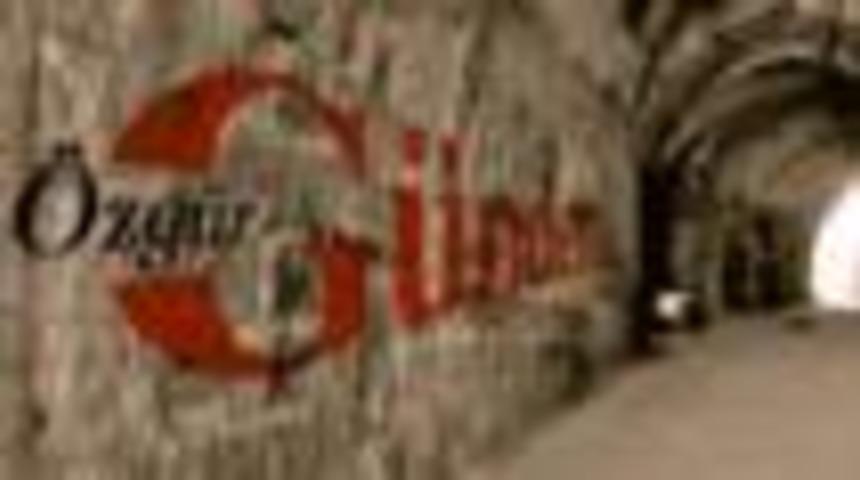 &Ouml;zg&uuml;r G&uuml;ndem 'PKK propagandası gerek&ccedil;esiyle kapatıldı'