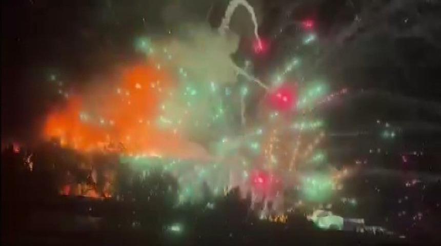 Yer: Gaziantep! Havai fişek yüklü tır alev aldı, ortalık şenlik alanına döndü