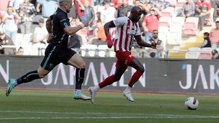 Adana Demirspor'a Sivasspor çelmesi! Ev sahibi ekipte sakatlık şoku... Oyuna devam edemedi!