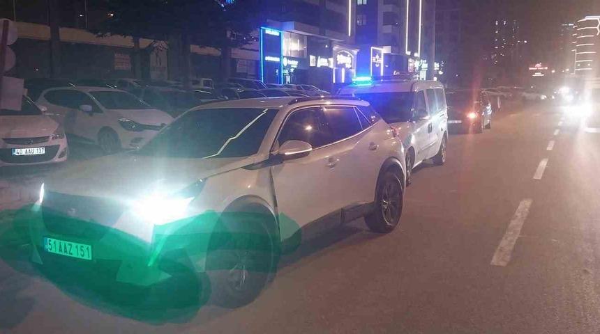 Niğde&rsquo;de yaya ge&ccedil;idinde otomobilin &ccedil;arptığı &ccedil;ocuk yaralandı