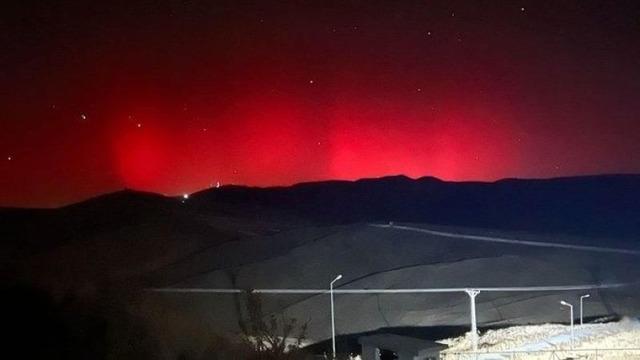 Güneş fırtınası nedir, Dünya'ya etkileri neler? Güneş fırtınası nedeniyle gökyüzü gece vakti kırmızıya büründü!
