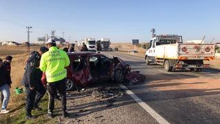 Sivas'ta iki otomobilin çarpıştığı kazada 1 kişi öldü, 4 kişi yaralandı