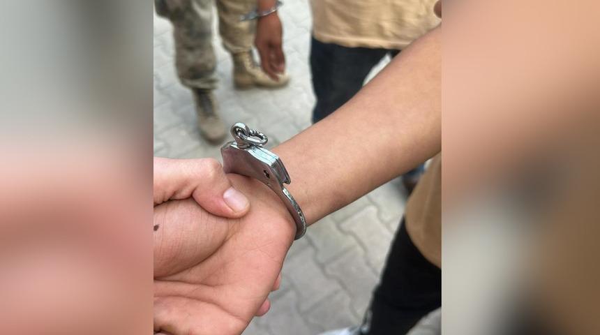 Kendini kelepçeledi... Hemen ekipleri aradılar! Tek başına kurtulmak istedi ama...