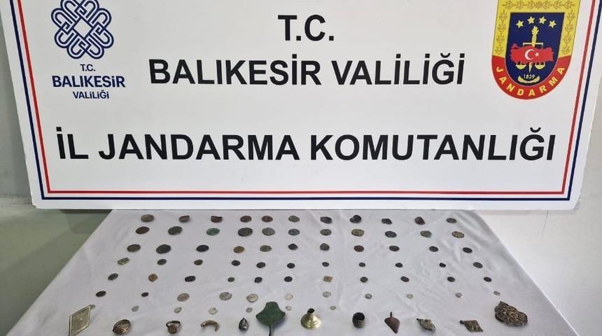 Balıkesir’de jandarmadan tarihi eser operasyonu