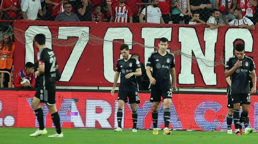 Beşiktaş içeride başka dışarıda başka