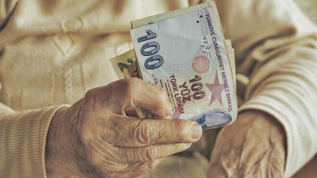 5000 TL emekli ikramiyesi ne zaman yatacak? SSK, Bağkur emeklisinin gözü banka hesaplarında! Tahsis numarasına göre ödeme takvimi belli oldu