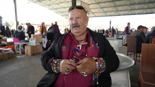 Görenleri şaşkına çeviriyor! Üzerinde yok yok