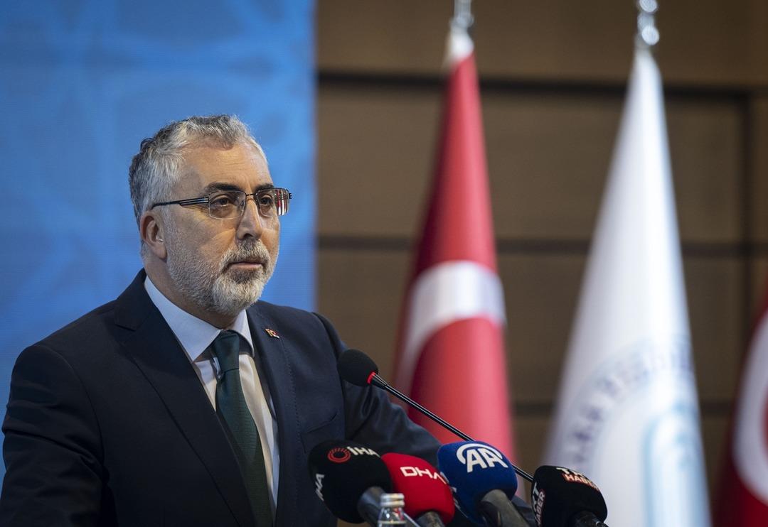 SON DAKİKA | Emekli bayram ikramiyesi ne kadar olacak? Bakan Işıkhan canlı yayında duyurdu: Emekliler dikkat, s&uuml;rpriz gelişme