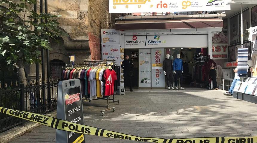 Fatih'te iş yerine silahla ateş açılması sonucu 2 kişi yaralandı