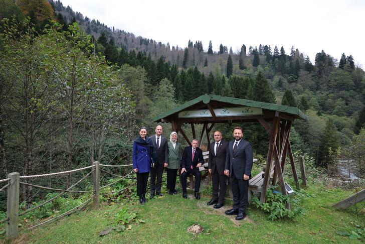 Cumhurbaşkanı Erdoğan helikopterle geldi, yerinde inceledi! Vatandaşlarla fotoğraf çektirdi G4