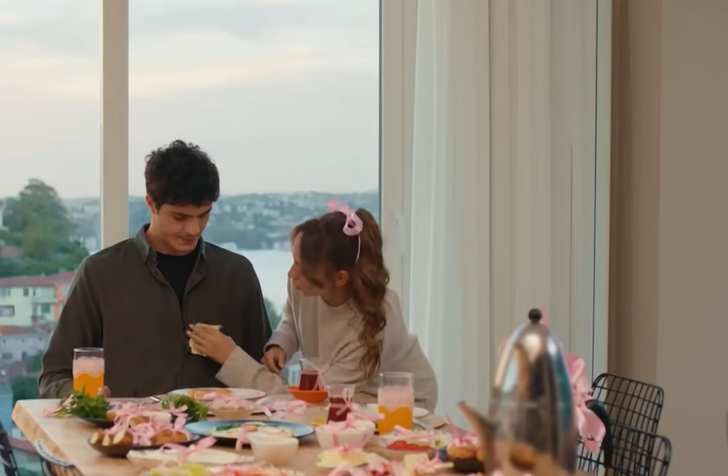 Kendi Düşen Ağlamaz'daki çekim hatası dikkatlerden kaçmadı! Enes Koçak ve Eylül Tumbar'ın o sahnesi gündem oldu! Sadece saniyeler var... G1