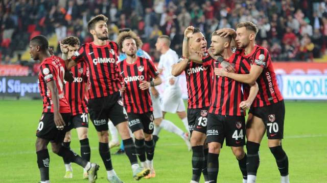 Süper Lig'de böyle penaltı görülmedi! Kimse anlayamadı