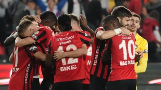 Gaziantep FK Süper Lig'deki ilk sezonuna hızlı başlamıştı - Gaziantep  Oluşum Gazetesi