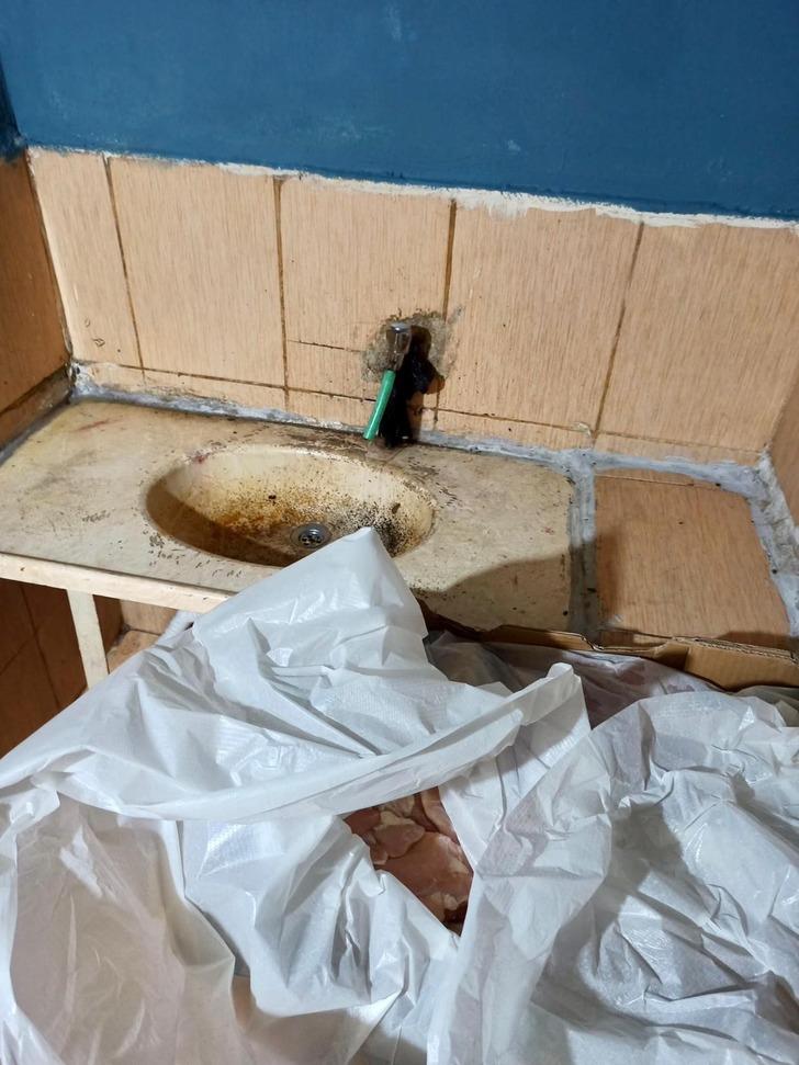 Vatandaşa yedirdikleri yemekleri hazırladıkları ortam mide bulandırdı! Hatay'da yabancı uyruklu şahsın lokantası kapatıldı G3