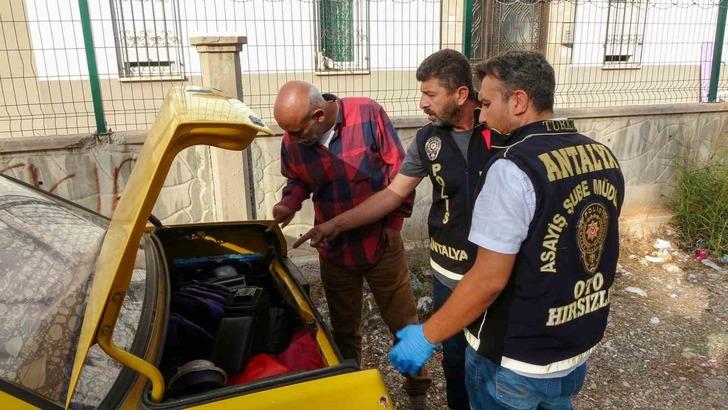 Çalınan otomobili bulundu, 'sürpriz'i görünce kahkaha attı: "Hırsız bana mesaj vermek istemiş" G5