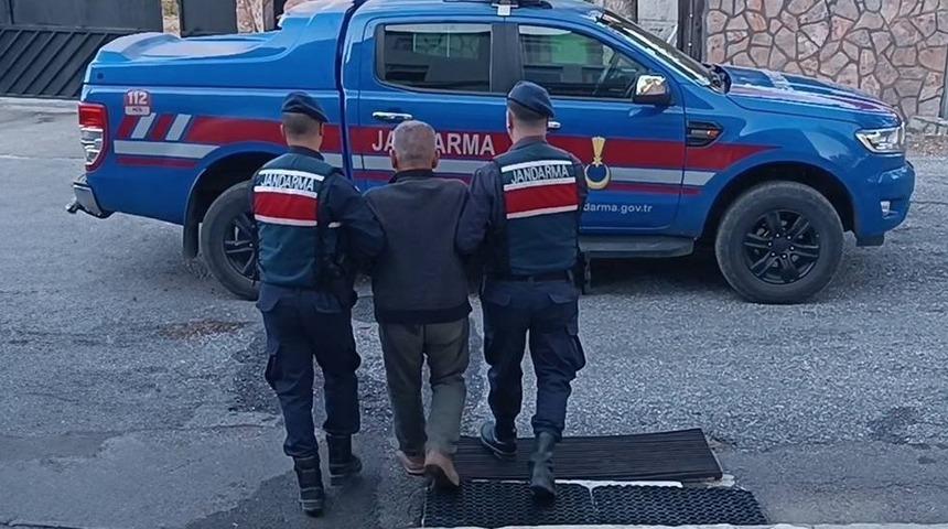 Mersin'de terör örgütü propagandasından aranan şüpheli bağ evinde yakalandı