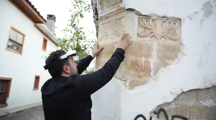 Heyecanlandıran keşif! Dökülen sıvanın altından 700 yıllık tarih çıktı