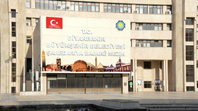 Diyarbakır’da Belediyeden Heykel Operasyonu