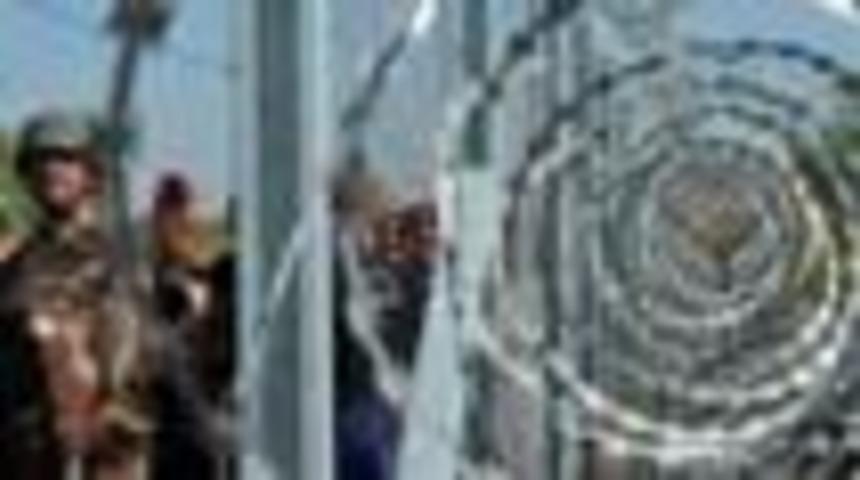 M&uuml;sl&uuml;man m&uuml;ltecilere karşı 'tel &ouml;rg&uuml;lere domuz kafası'