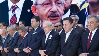 Kurultay sonrası ilk! Cenaze töreni sonrası bir vatandaş Kılıçdaroğlu'na böyle seslendi, o anlar dikkat çekti