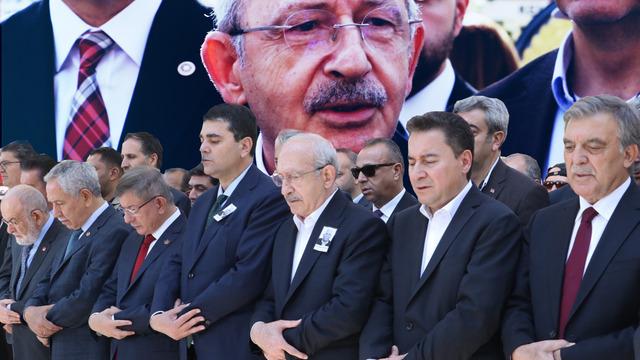 Kurultay sonrası ilk! Cenaze töreni sonrası bir vatandaş Kılıçdaroğlu'na böyle seslendi, o anlar dikkat çekti