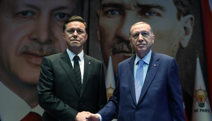 SON DAKİKA | İYİ Parti'den istifa etmişti! Nebi Hatipoğlu, AK Parti'ye katıldı, rozetini Erdoğan taktı